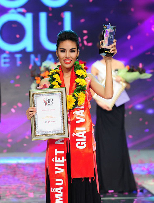 
Năm 2013, cô giành giải Vàng cuộc thi Siêu mẫu Việt Nam. - Tin sao Viet - Tin tuc sao Viet - Scandal sao Viet - Tin tuc cua Sao - Tin cua Sao