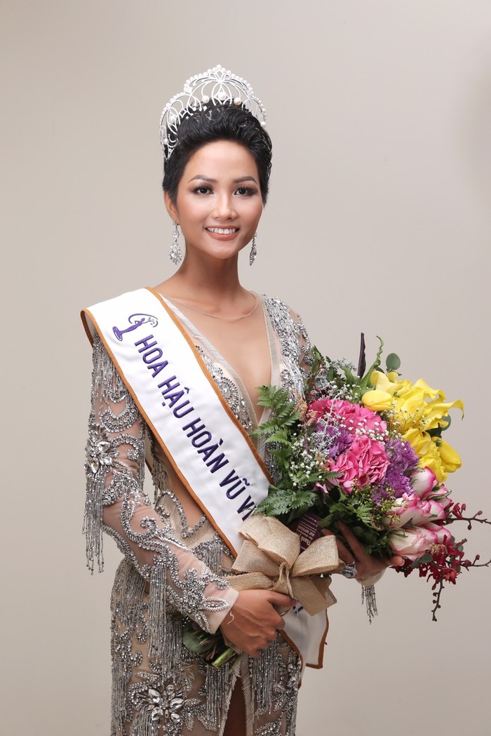Lộ nhan sắc thật của tân Hoa hậu Hoàn vũ Việt Nam H'Hen Niê khi thiếu son phấn