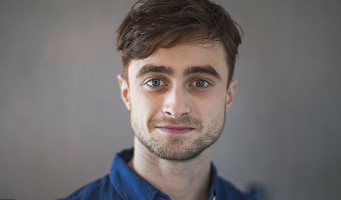 
Danh tiếng do Harry Potter mang lại khiến cho Daniel Radcliffe không thể có thời gian đến trường. Và dù từng mời gia sư đến trường quay kèm riêng cho mình nhưng anh lại thấy việc học tập là quá khổ sở nên quyết định nghỉ luôn.