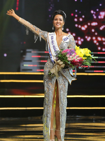 Tân Hoa hậu Hoàn vũ Việt Nam H'Hen Niê xuất hiện trên chuyên trang sắc đẹp lớn nhất thế giới