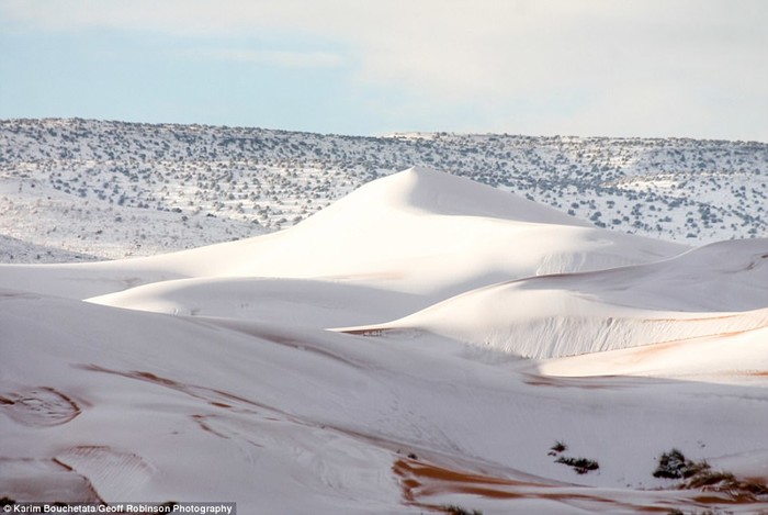 
Cơn bão tuyết bắt đầu đổ bộ vào sa mạc từ sáng sớm hôm Chủ nhật vừa qua