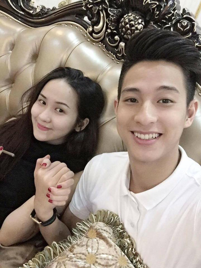 
Cô nàng Hà Ánh Nhi xinh đẹp trước đây còn được biết đến là bạn gái của tuyển thủ cầu lông điển trai Nguyễn Hồng Nam. Hiện tại hai người đã chia tay và cô cũng đã có gia đình nhỏ hạnh phúc của riêng mình.