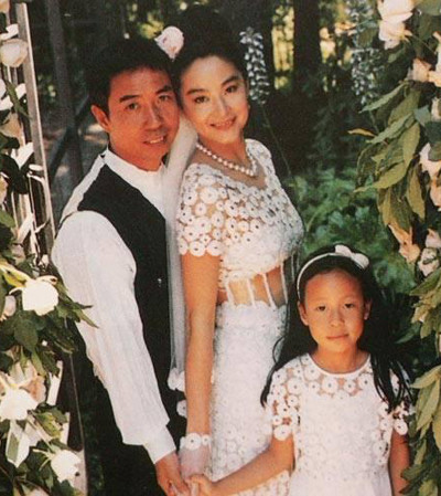 
Vợ chồng Lâm Thanh Hà và con gái Hình Gia Thiên.