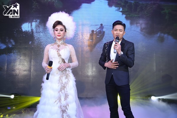 Lâm Khánh Chi dàn dựng lễ cưới như MV ca nhạc, hôn chồng kém 8 tuổi 