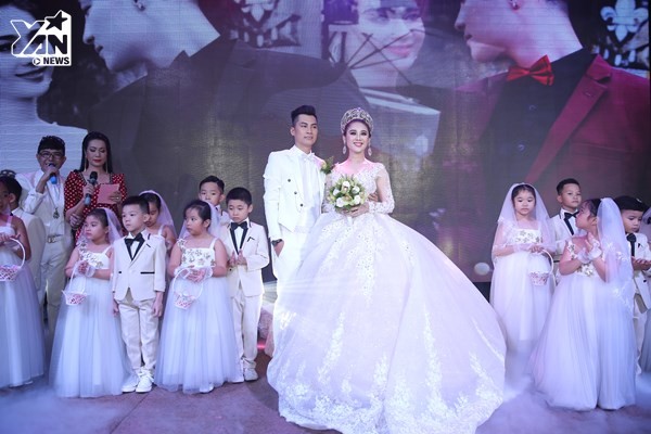 Lâm Khánh Chi dàn dựng lễ cưới như MV ca nhạc, hôn chồng kém 8 tuổi 