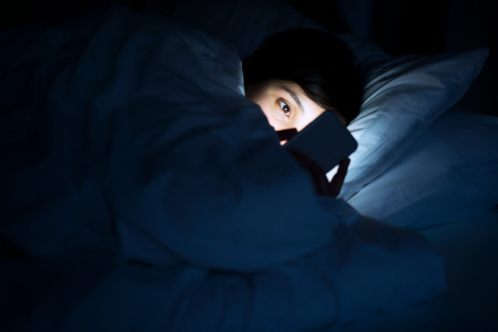 Khoa học chứng minh: Thức khuya có thể gây vô sinh ở cả nam và nữ giới
