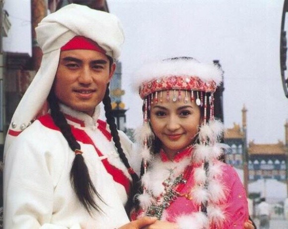 
Hình ảnh cặp đôi Hàm Hương - Mông Đan trong phim Hoàn châu cách cách.
