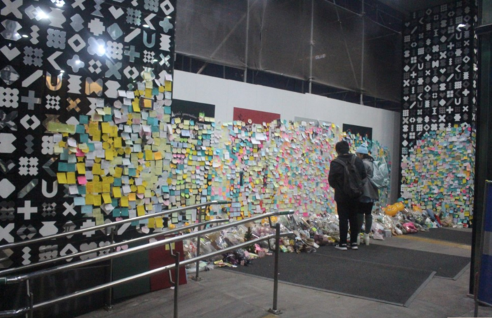 
SM bị chỉ trích nặng nề vì cho rằng đã làm ngơ việc khu tưởng niệm Jonghyun bị phá hoại.