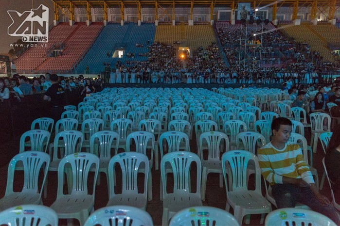 
Hàng trăm ghế trống không ai ngồi tại Gala kỉ niệm 20 năm Làn sóng xanh. - Tin sao Viet - Tin tuc sao Viet - Scandal sao Viet - Tin tuc cua Sao - Tin cua Sao