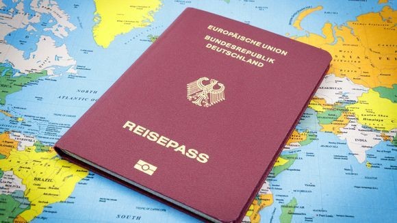 Nước nào đang sở hữu cuốn hộ chiếu quyền lực nhất thế giới năm 2018?