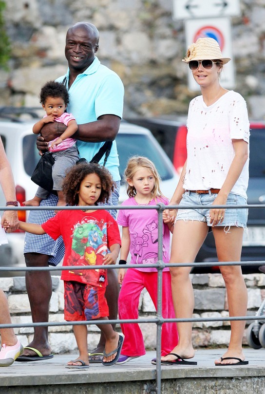 
Heidi Klum và Seal bên 4 người con .