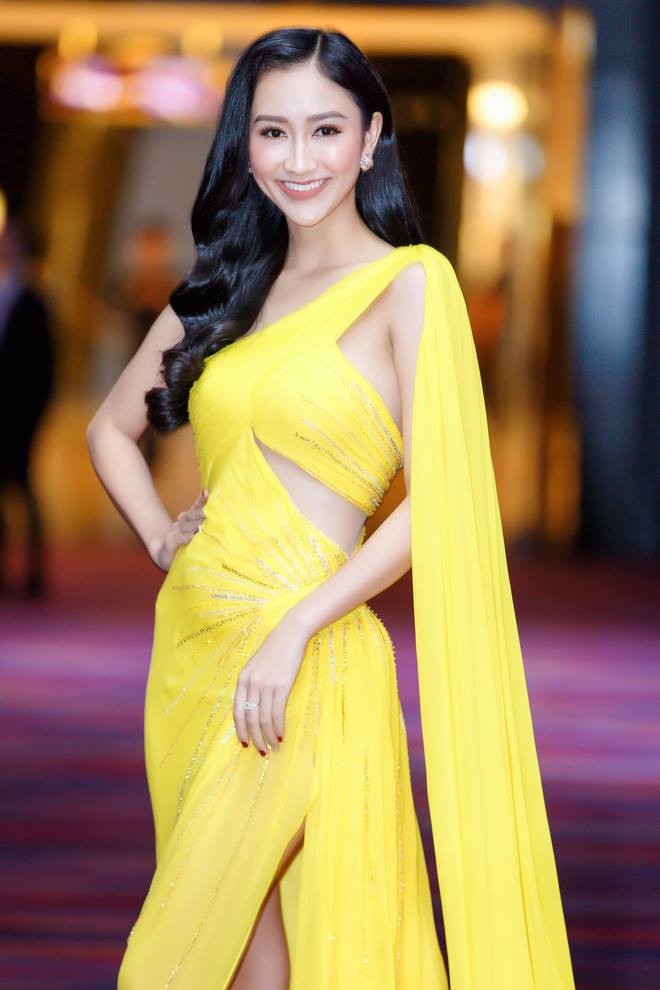 
Á hậu Hà Thu chọn chiếc váy này khi tham dự một sự kiện ở Philippines.