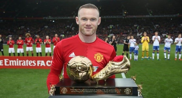 
Rooney nhận giải thưởng Golden Boost tôn vinh từ Manchester United sau khi ghi bàn thứ 250 - trở thành cầu thủ xuất sắc nhất Quỷ đỏ tháng 1/2017.