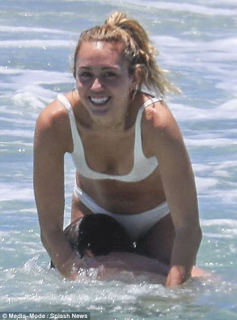 
Nụ cười ngọt ngào của Miley khiến người hâm mộ vô cùng ngưỡng mộ.