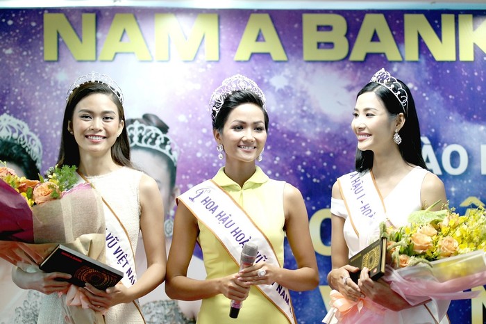 Top 3 hoa hậu hoàn vũ Việt Nam 2017 tham quan hội sở Nam A Bank - Tin sao Viet - Tin tuc sao Viet - Scandal sao Viet - Tin tuc cua Sao - Tin cua Sao