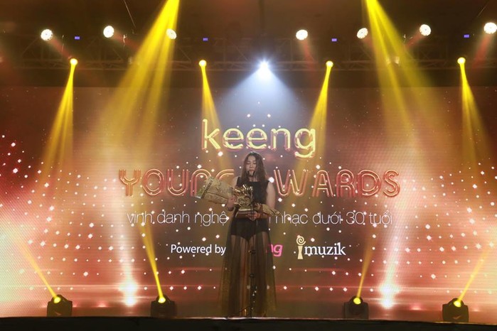 
Ca khúc nhạc Dance do Keeng Young Awards bình chọn là Yêu 5 với phần thể hiện của Rhymastic. ​ - Tin sao Viet - Tin tuc sao Viet - Scandal sao Viet - Tin tuc cua Sao - Tin cua Sao