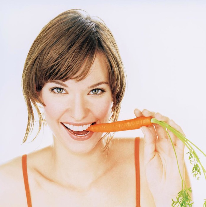 
Muốn một đôi mắt sáng, phải ăn thật đầy đủ chất, không phải chỉ ăn cà rốt là được đâu nha.