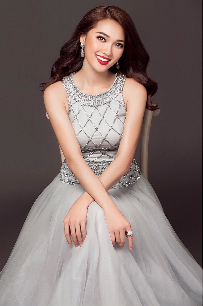 
Top 15 Hoa hậu Hoàn vũ Việt Nam 2017 Ngọc Nữ cũng diện chiếc váy này.