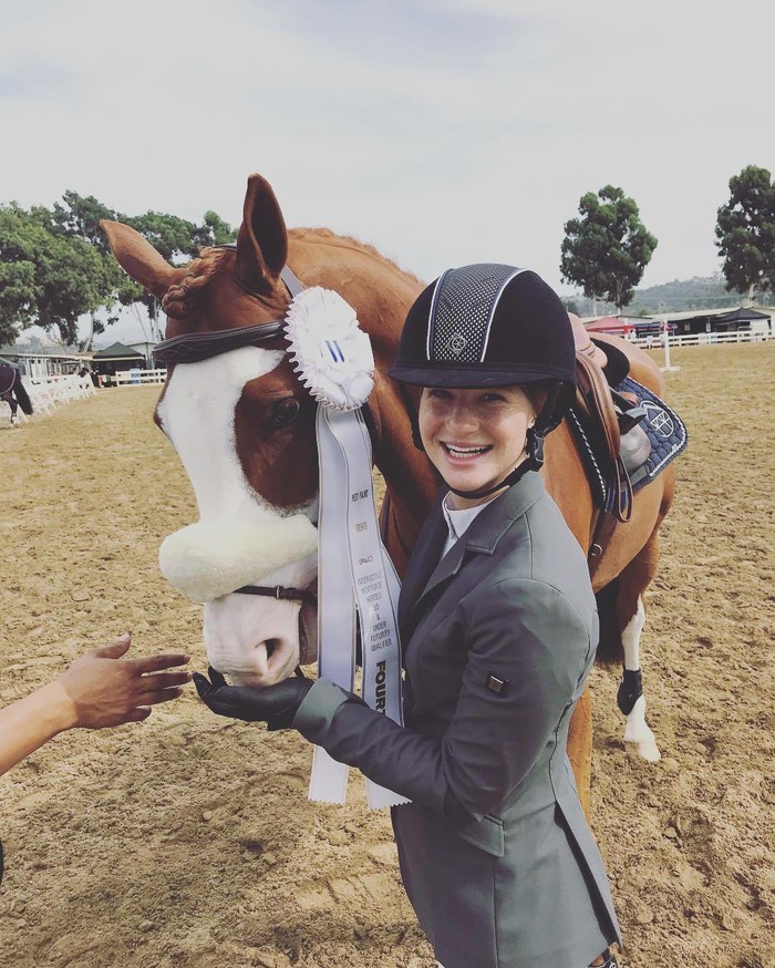 
Thứ hạng của Jennifer trong danh sách kỵ sĩ của Hiệp hội Kỵ sĩ Hoa Kỳ hiện đang cao hơn của Eve.