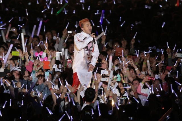 
Không chen chúc, không tốn tiền mua vé, có mặt trong bất cứ concert nào của Big Bang hay GD là một phúc lợi lớn khi trở thành quản lý của G-Dragon.