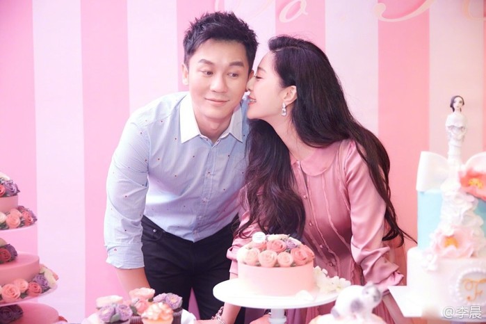 
Hình ảnh ngọt ngào trong tiệc sinh nhật của Phạm Băng Băng.