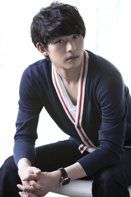 
Chân dung nam diễn viên Jeon Tae Soo. 