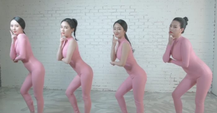 Nhóm nhạc nữ Kpop mặc quần bó sát để nhún nhảy