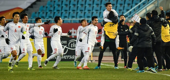 
Chiến thắng của U23 Việt Nam đã khiến toàn bộ khán giả và nghệ sĩ vỡ oà hạnh phúc. - Tin sao Viet - Tin tuc sao Viet - Scandal sao Viet - Tin tuc cua Sao - Tin cua Sao