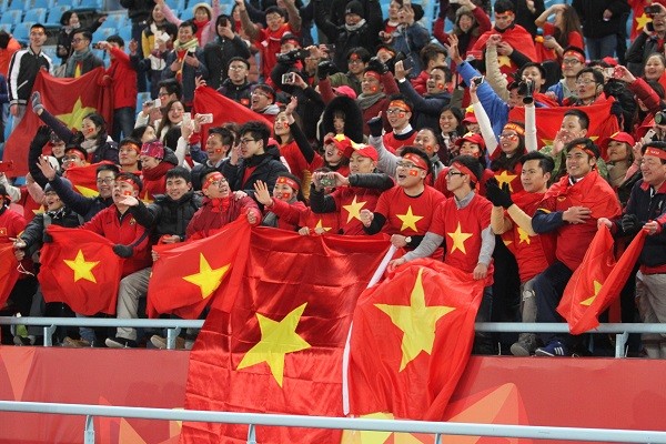 Trường ĐH Hoa Sen thông báo dời lịch thi tạo điều kiện cho sinh viên cổ vũ U23 trong trận chung kết