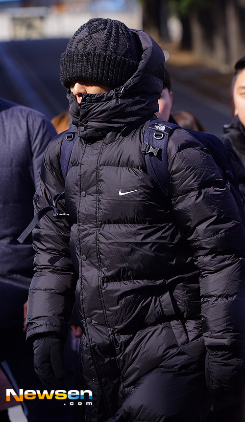
Hình ảnh T.O.P nhập ngũ vào tháng 2/2017.