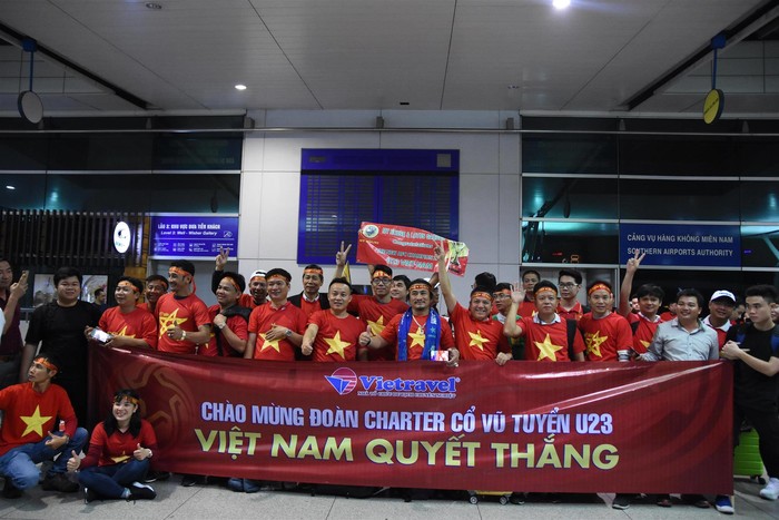 Sao Việt nô nức đi cổ vũ cho đội tuyển U23 Việt Nam - Tin sao Viet - Tin tuc sao Viet - Scandal sao Viet - Tin tuc cua Sao - Tin cua Sao