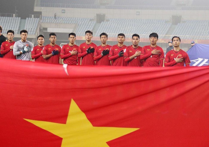 Đỗ Mỹ Linh âm thầm sang Trung Quốc ủng hộ Bùi Tiến Dũng và đội tuyển U23 Việt Nam - Tin sao Viet - Tin tuc sao Viet - Scandal sao Viet - Tin tuc cua Sao - Tin cua Sao