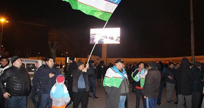 
Người hâm mộ Uzbekistan tại nước nhà