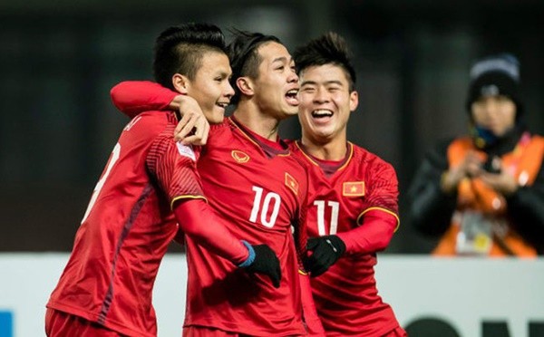 
Anh vẫn có những khoảnh khắc ăn mừng chiến thắng nhiệt như thế này trong chiến dịch của U23 Việt Nam tại giải Châu Á.