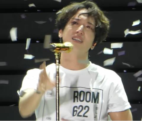 
Yonghwa đã khóc nức nở trên sân khấu cuối cùng.