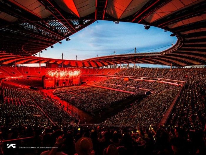 
Thủ lĩnh BIGBANG đã vượt qua 2 ngôi sao US&UK là Taylor Swift (12,573 khán giả) và Lady Gaga (hơn 10,000 khán giả) khi cùng tổ chức concert tại AsiaWorld–Arena (Hồng Kông).