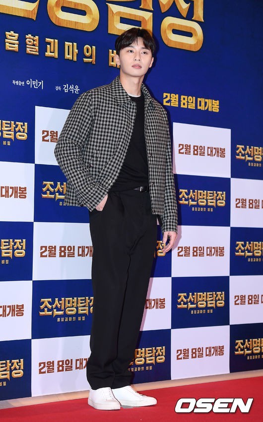 Màn "đọ sắc" ấn tượng tại buổi công chiếu phim mới của Kim Ji Won