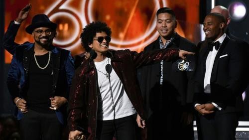 
Nam ca sĩ người gốc Hawaii Bruno Mars giành thắng lợi vang dội tại lễ trao giải năm nay khi anh được xướng tên tại cả 6 hạng mục quan trọng được đề cử.  - Tin sao Viet - Tin tuc sao Viet - Scandal sao Viet - Tin tuc cua Sao - Tin cua Sao