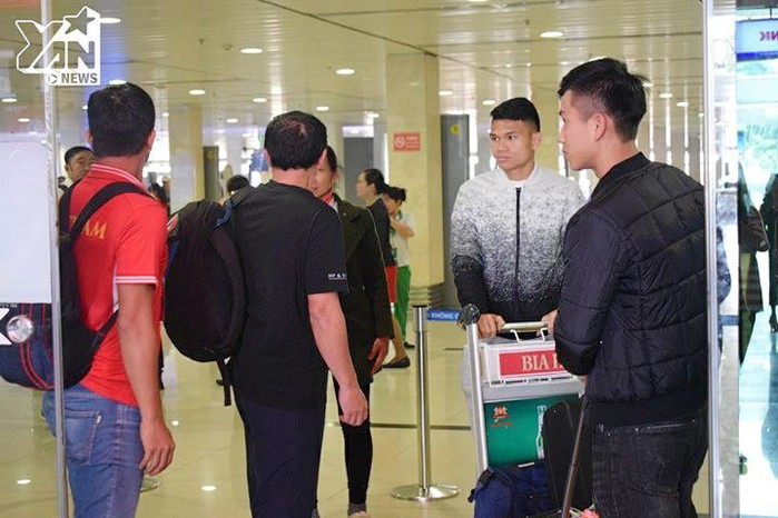 Nóng: Xuân Trường đã vào TP.HCM từ đêm qua, các cầu thủ khác đã đặt chân xuống sân bay Tân Sơn Nhất