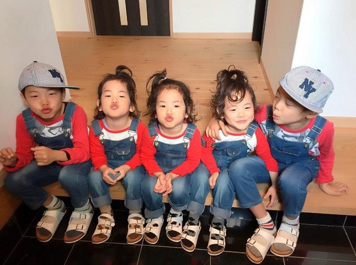 
5 anh em nhóc tì Nhật Bản nổi rần rần trên mạng xã hội vì quá đáng yêu