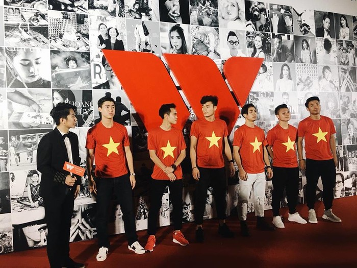 
Các cầu thủ U23 xuất hiện trên thảm đỏ buổi trao giải những nhân vật truyền cảm hứng. - Tin sao Viet - Tin tuc sao Viet - Scandal sao Viet - Tin tuc cua Sao - Tin cua Sao