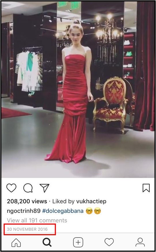 
Một khán giả đã tung bằng chứng chứng minh Ngọc Trinh từng thử chiếc đầm này vào cuối tháng 11/2016. Hình ảnh này cũng được chính "nữ hoàng nội y" đăng tải lên trang Instagram cá nhân.