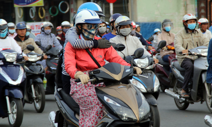 
Người Sài Gòn phải mặc đồ ấm trong những ngày lạnh trước Tết (Ảnh minh họa)