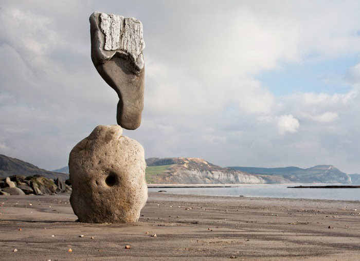
Sự cân bằng. (Stone Balancing, Adrian Gray).