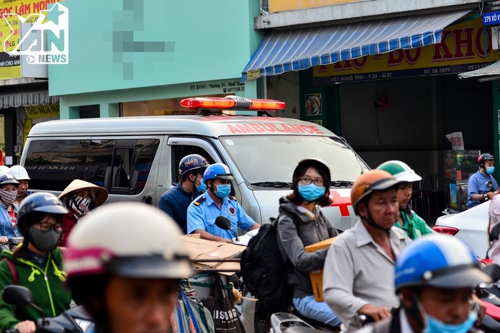 Sài Gòn: Kẹt xe kinh hoàng vì dòng người về quê ăn Tết trong những ngày làm việc cuối cùng