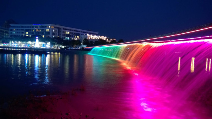 
Rực rỡ sắc màu với cầu Ánh Sao khi về đêm (Ảnh: Internet)