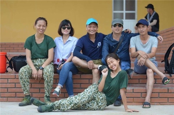 Những dáng ngồi bá đạo của mỹ nhân Việt khi bị soi trước và sau ống kính - Tin sao Viet - Tin tuc sao Viet - Scandal sao Viet - Tin tuc cua Sao - Tin cua Sao