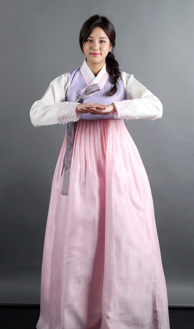 Sao Hàn ai diện trang phục Hanbok đẹp nhất khi chúc mừng năm mới 2018