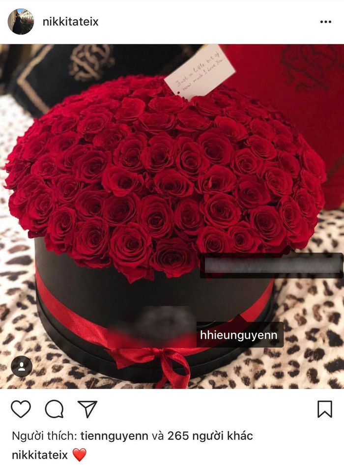 
Bó hoa được cho là của Hiếu Nguyễn tặng Nikkita nhân dịp Valentine.