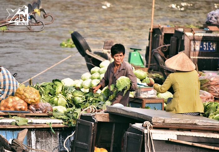 Sau khi chợ Tết kết thúc thì khu chợ tập trung lại những mặt hàng rau củ quả, các loại thực phẩm phục vụ cho đời sống thường ngày của người dân hoặc khách du lịch có thể mua sắm làm quà mang về.